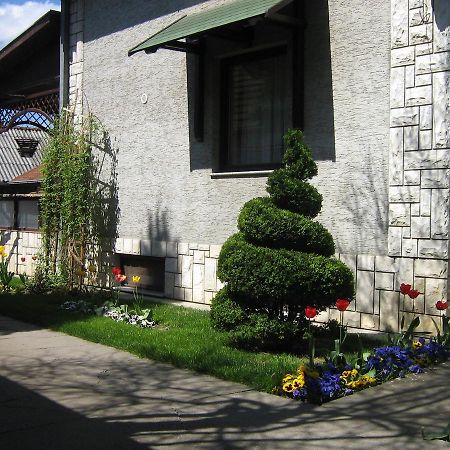 Domacinstvo Opavski Backi Petrovac Exterior foto
