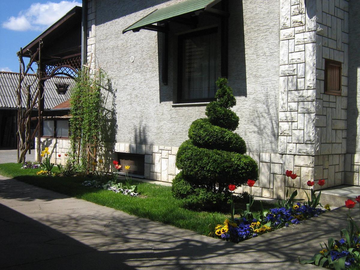 Domacinstvo Opavski Backi Petrovac Exterior foto